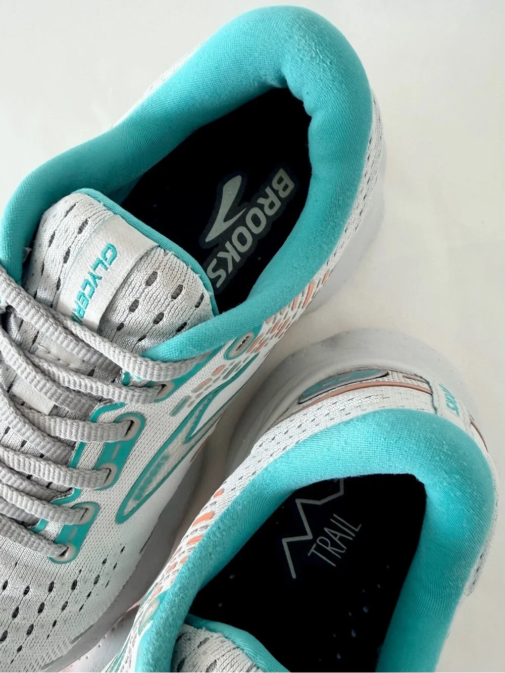 Brooks Glycerin 20 in Oyster/Latigo Bay/Coral (Size: 7.5-D) Excellent Condition